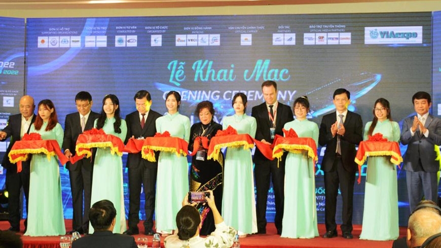 Aviation Expo 2022 opens in Hanoi, showcases new technologies, models